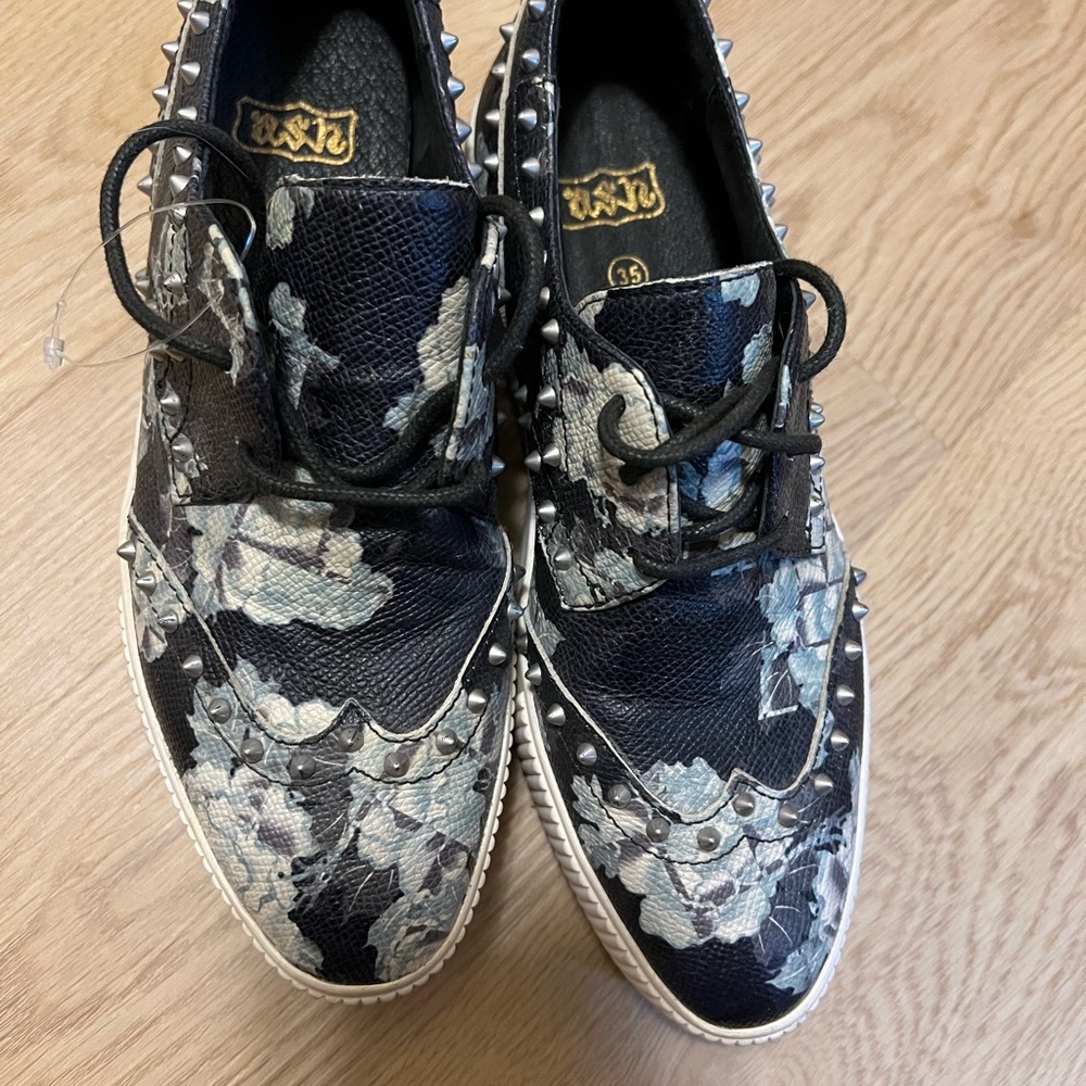 Ash brand new never worn